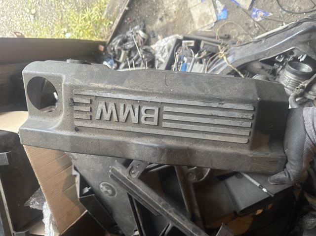 BMW 11127504889 Крышка двигателя в наличии Запорожье