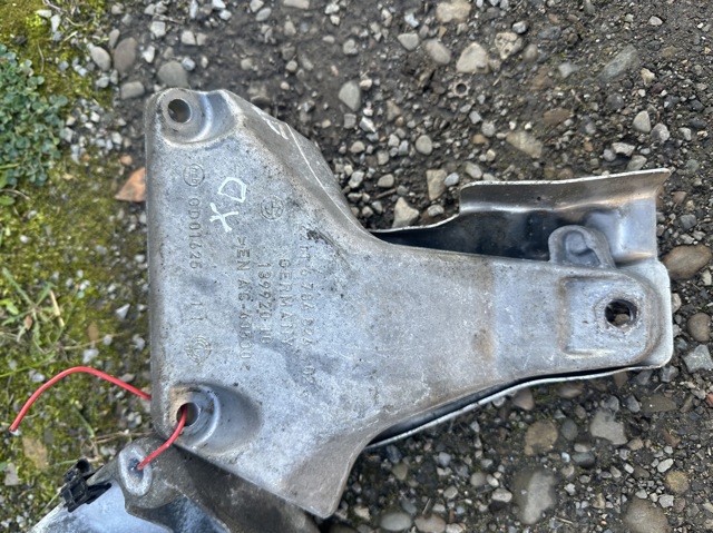 BMW 22116784824 Кронштейн подушки (опоры) двигателя правой в наличии Ровно