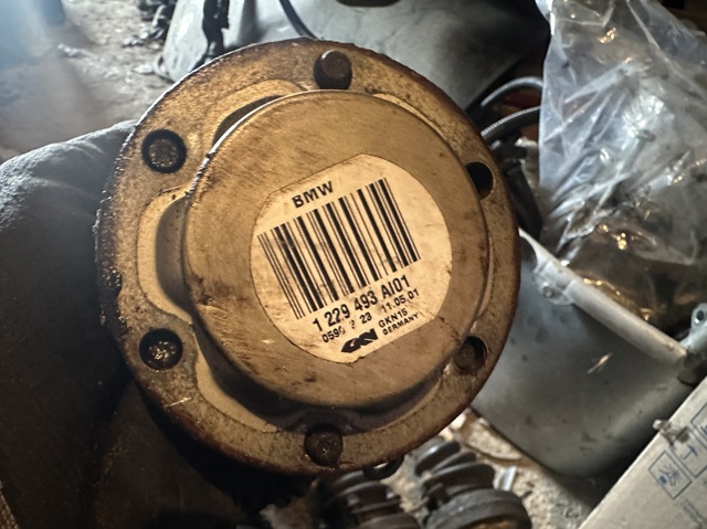 33211229493 BMW Полуось задняя левая купить в Киев