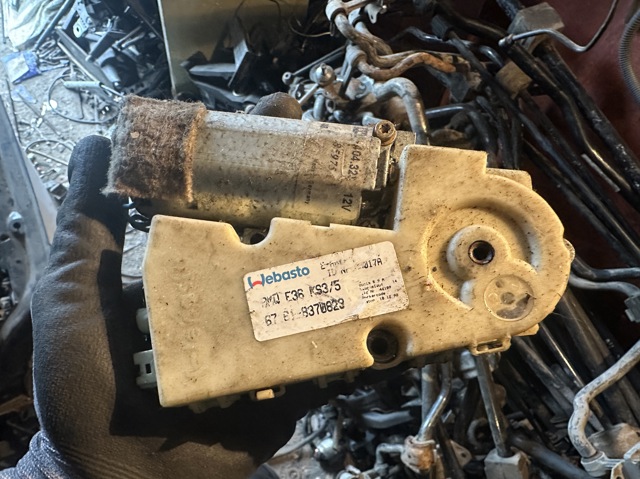 BMW 67618370823 Мотор привода люка в наличии Каменское