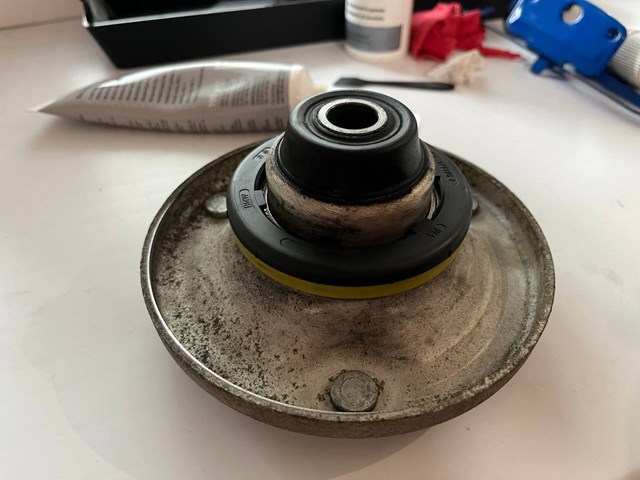 Опора передней стойки 31336779612 BMW