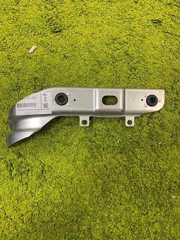 Кронштейн радиатора нижний 51647357222 BMW