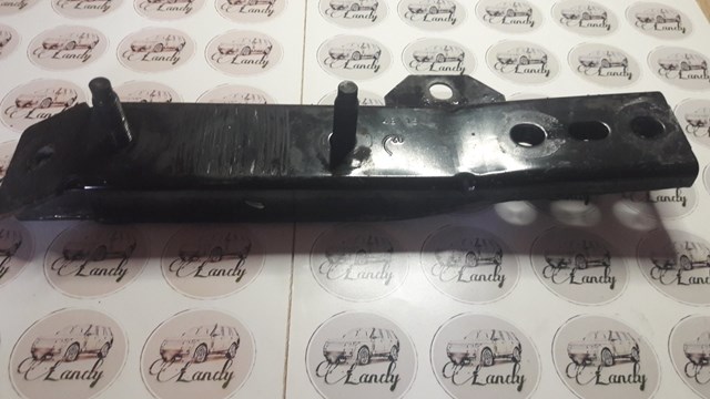 Кронштейн передней балки LR038788 LAND ROVER