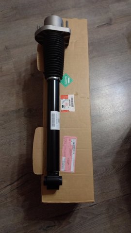 Стойка амортизатора задняя LR045269 LAND ROVER