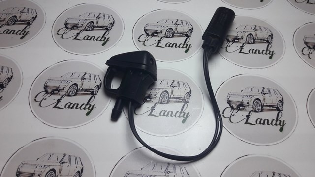 Форсунка омывателя на дворник LR048615 LAND ROVER