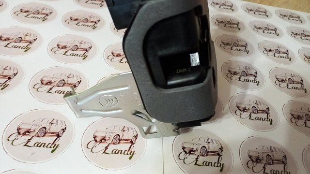 Внутренний дверной замок LR070437 LAND ROVER