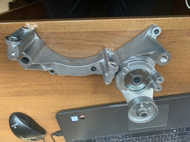 Натяжная планка поликлинового ремня 1662051011 TOYOTA