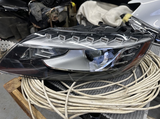 Фара дальнего света в сборе 4L0941003AK VAG