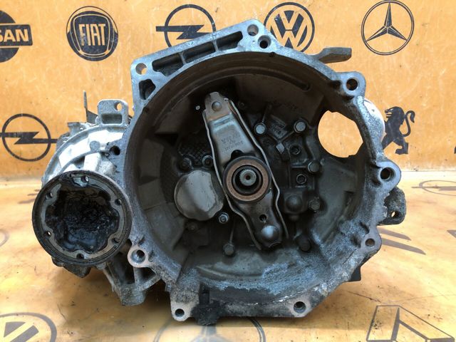 02S301211K VAG Крышка коробки передач задняя купить в Киев
