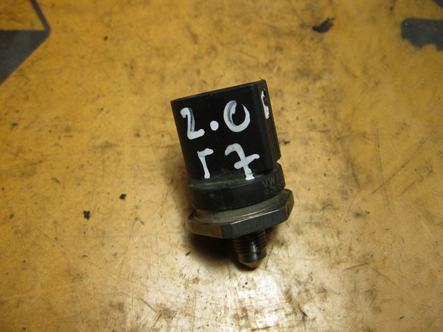 Датчик давления топлива 06J906051 VAG