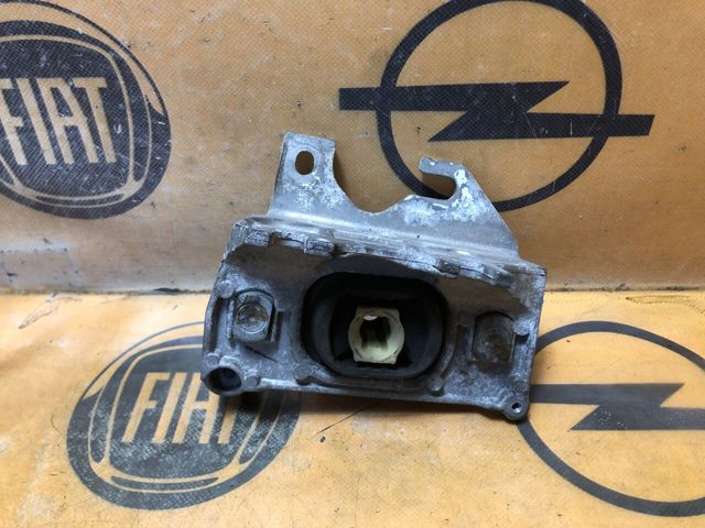 Кронштейн подушки (опоры) двигателя, левой 112228880R RENAULT