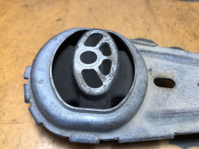 RENAULT 112380010R Нижняя опора двигателя в наличии Николаев