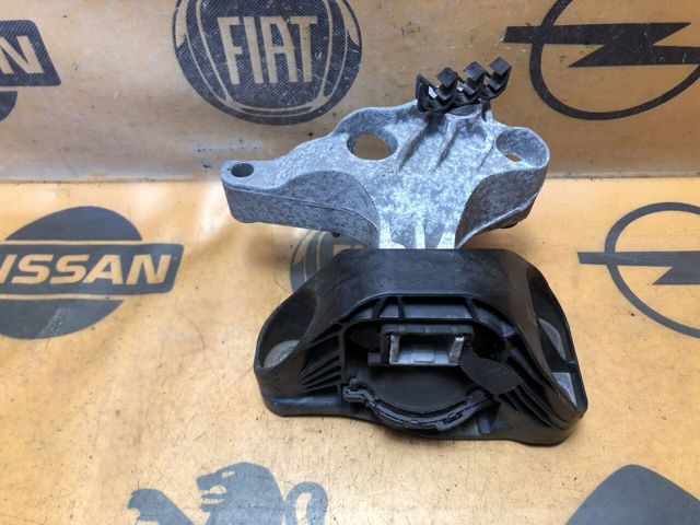 113756731R RENAULT Правая подушка двигателя купить в Киев