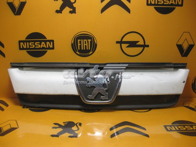 Решетка радиатора 1304703070 PEUGEOT