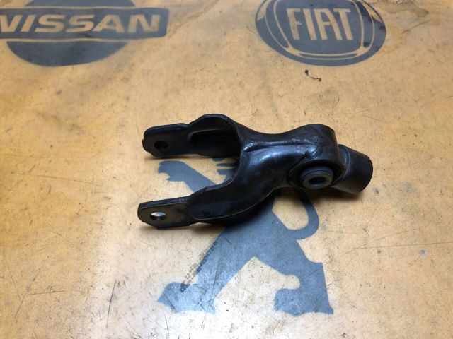 Кронштейн подушки (опоры) двигателя, задней 180668 PEUGEOT