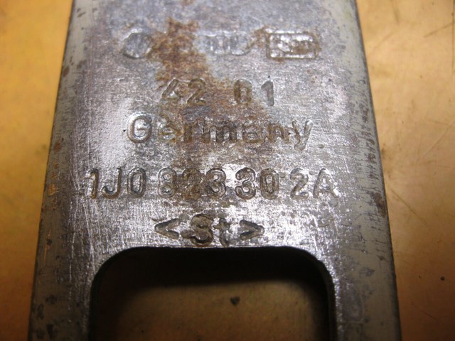 VAG 1J0823302 Петля капота правая в наличии Хмельницкий