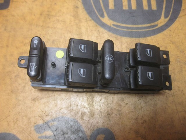 Б/у кнопочный блок управления стеклоподъемником передний левый volkswagen  golf iv bora jetta passat (1997-2003) код: 32504 1J4959857B