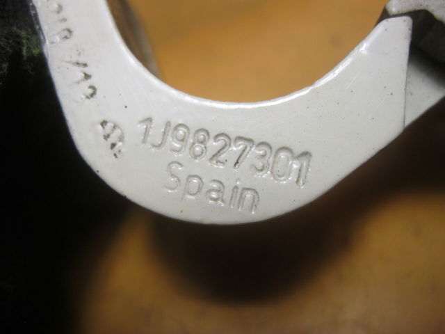 1J9827301 Петля задней двери купить Николаев