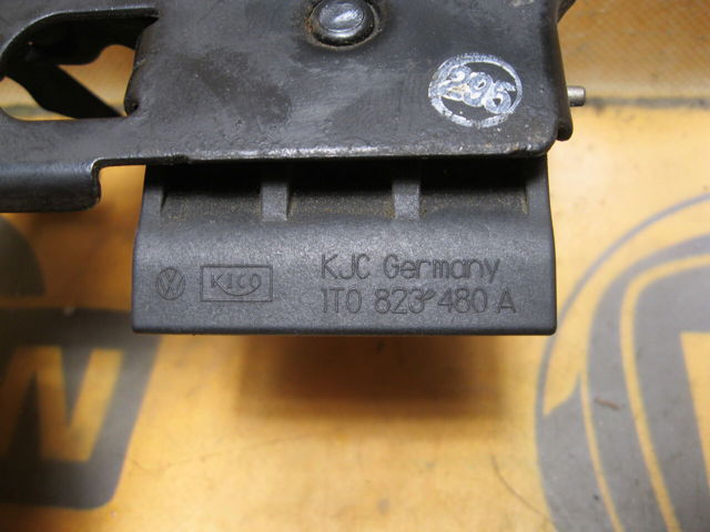 VAG 1T0823480A Замок капота в наличии Сумы