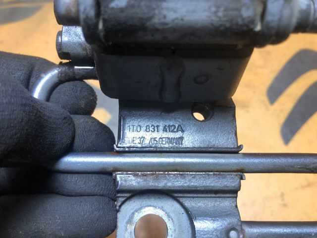 VAG 1T0831412A Петля двери передней правой в наличии Ирпень