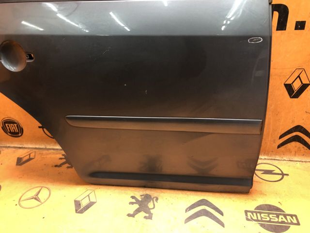 Задняя правая дверь 1T0833056S VAG