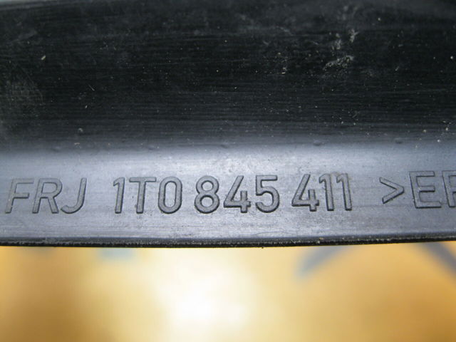 1T0845411 VAG Стекло-форточка двери передней левой купить в Хмельницкий