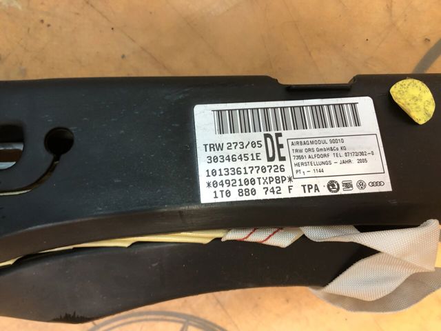 1T0880742F Подушка безопасности (AIRBAG) шторка боковая правая купить Сумы