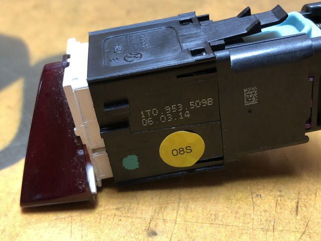 Кнопка аварийного сигнала 1T0953509B VAG