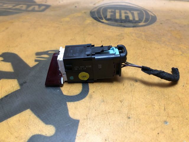 VAG 1T0953509B Кнопка включения аварийного сигнала в наличии Черкассы