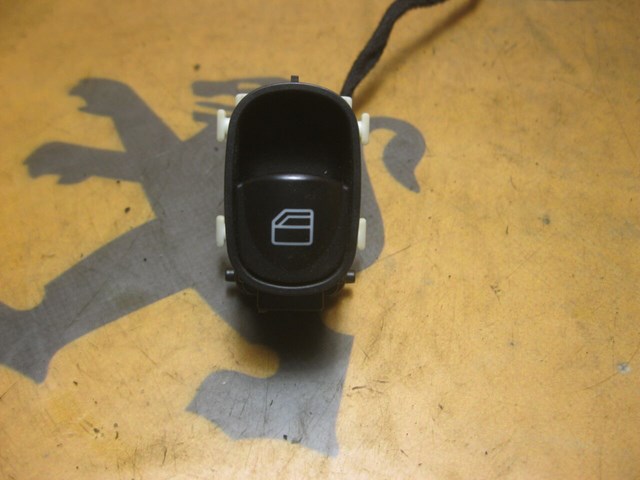 Б/у кнопка стеклоподъемника задняя левая mercedes-benz c-class w203 (2000-2007) код: 33215 А2038200210