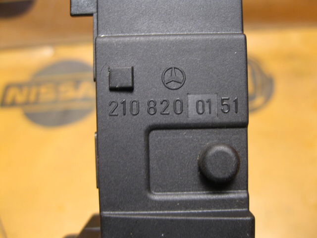 MERCEDES 2108200151 Кнопка включения обогрева сиденья в наличии Украина