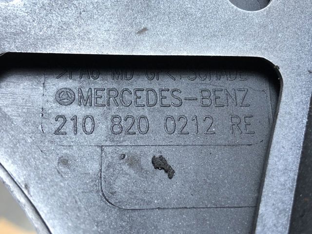 MERCEDES 2108200212 Ресничка (накладка) правой фары в наличии Ровно