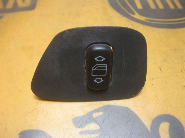 Б/у кнопка стеклоподъемника левая задняя mercedes-benz e-class w210 (1995-2003) код: 37933 2108208210