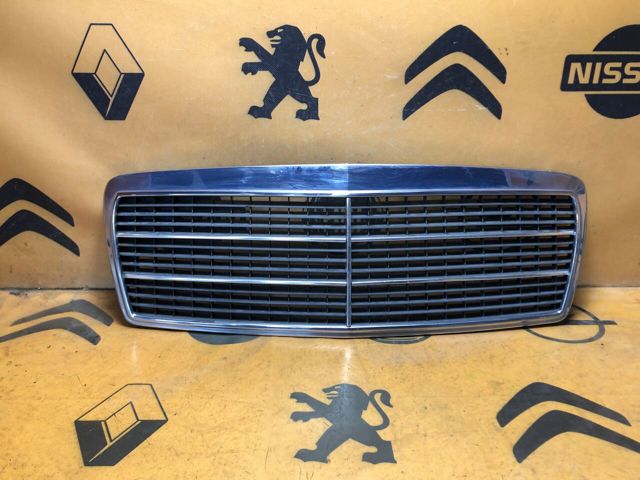Решетка радиатора 2108880023 MERCEDES