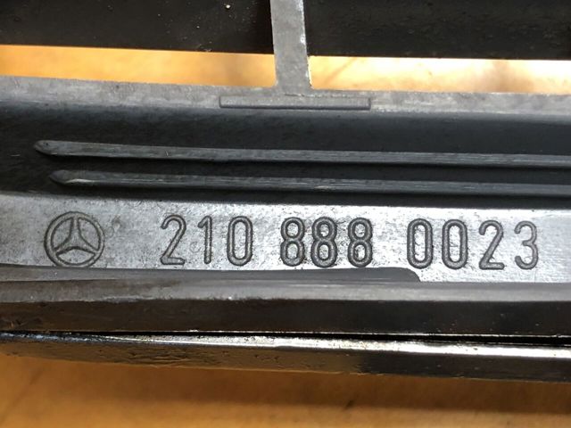 2108880023 Решетка радиатора купить Харьков