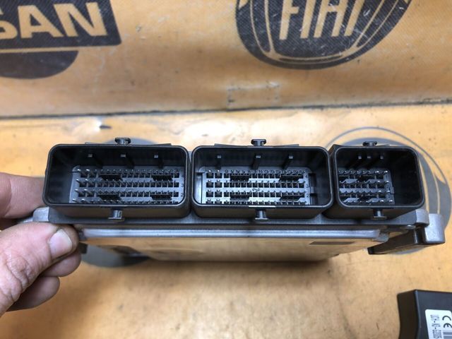 237101754R RENAULT Блок управления двигателем купить в Житомир