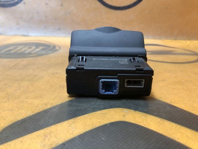 USB-разветвитель 280230002R RENAULT