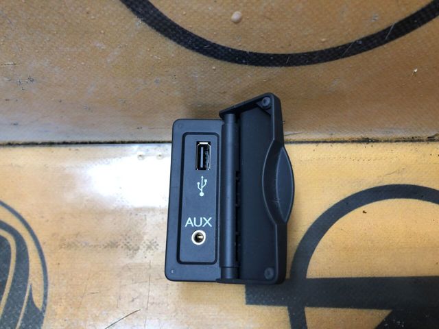 RENAULT 280230002R USB-разветвитель в наличии Украина