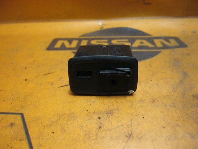 280233698R Renault (RVI) tapa accesorios