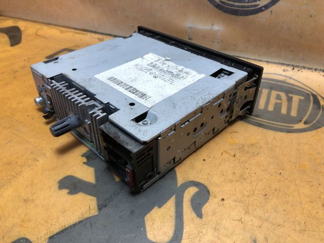 RENAULT 281151362R Магнитола (радио AM/FM) в наличии Чернигов