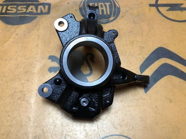 Кулак поворотный передний левый 400154705R RENAULT