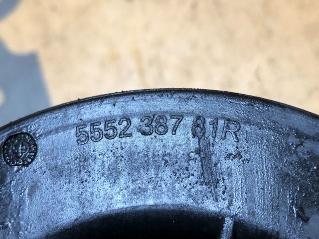 555238781R Проставка (резиновое кольцо) пружины задней нижняя купить Украина
