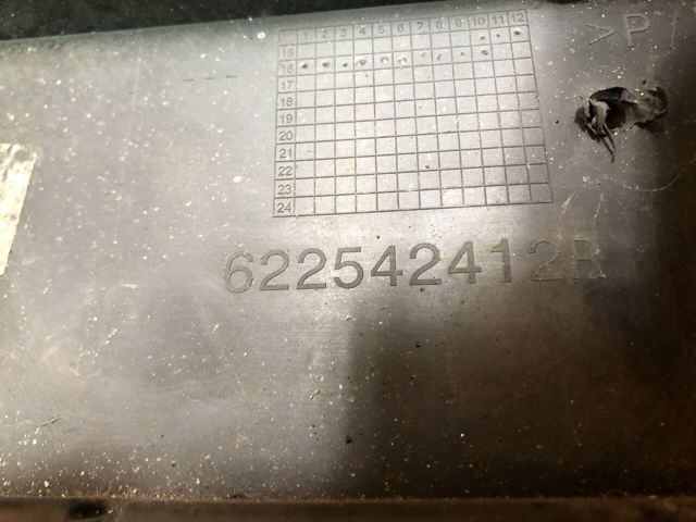 RENAULT 622542412R Решетка бампера переднего центральная в наличии Винница