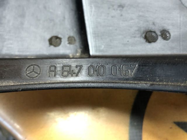 Крышка мотора декоративная 6470100167 MERCEDES