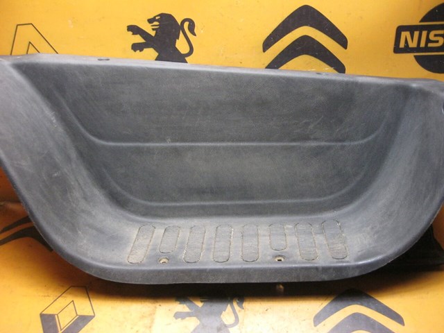 RENAULT 769520009R Накладка подножки в наличии Черновцы