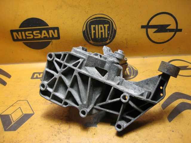 7700113574 RENAULT Кронштейн генератора купить в Киев