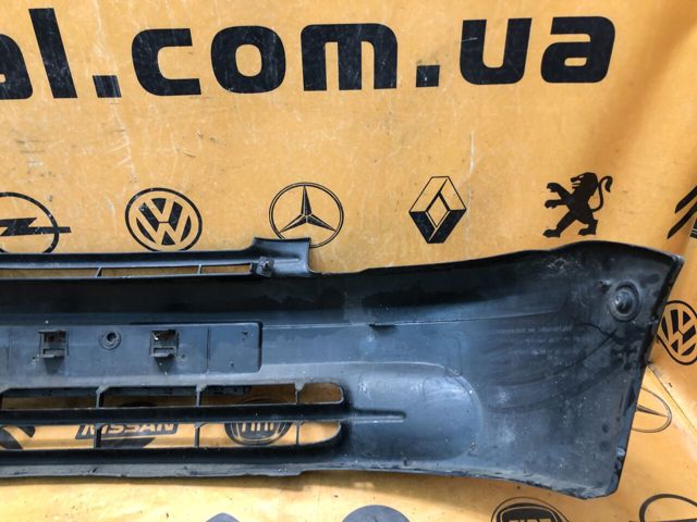 Бампер передний 7700307057 RENAULT