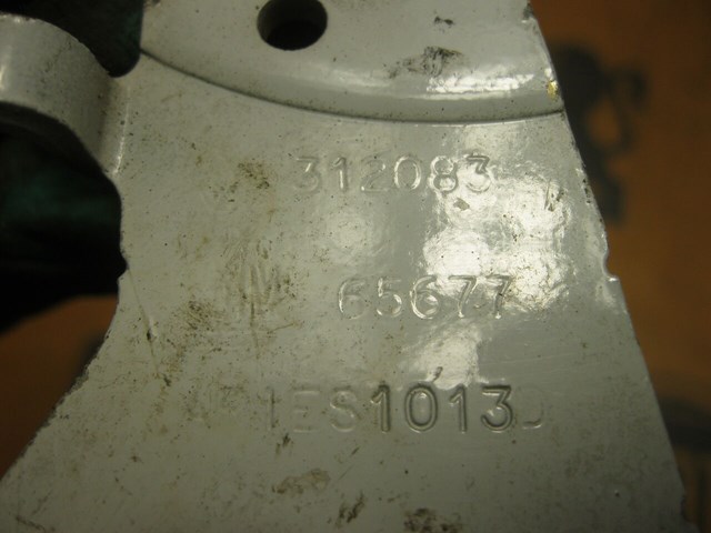 Шарнир капота правый 7700312083 RENAULT