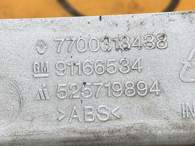 7700313438 RENAULT Решетка радиатора купить в Киев