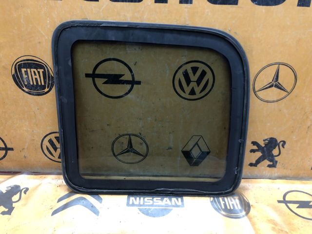 Стекло багажного отсека, правое 7700354818 RENAULT